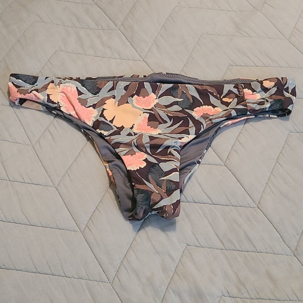 NWOT O'Neill🏝 Blue floral Bikini bottoms sz L (m)